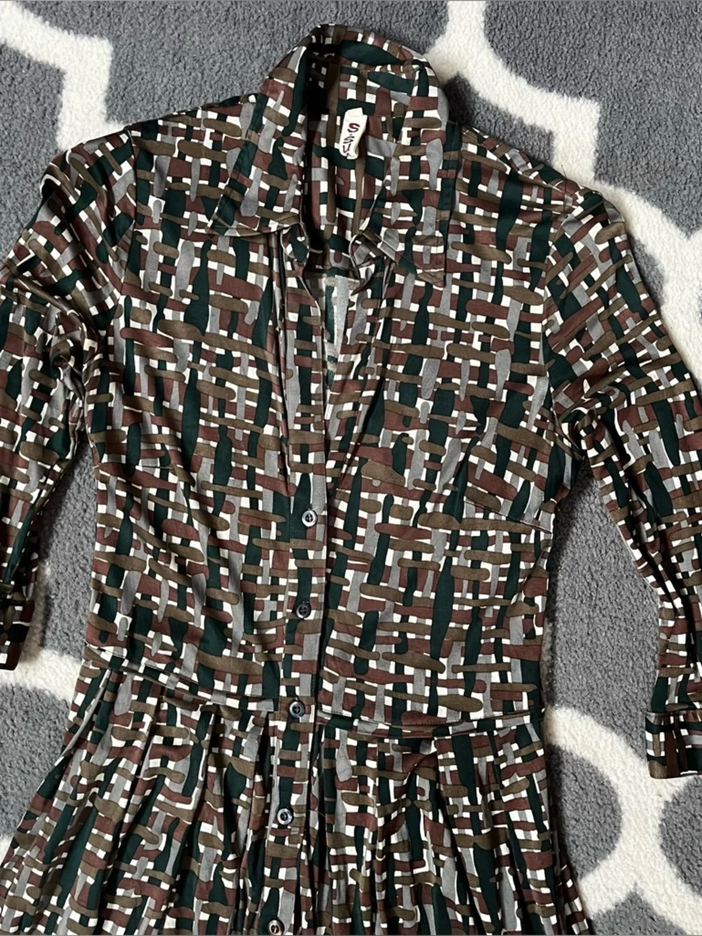 S SUNG Silk Button-Front Geometric Print Dress in Brown, Green & White Medium - Picture 3 of 16